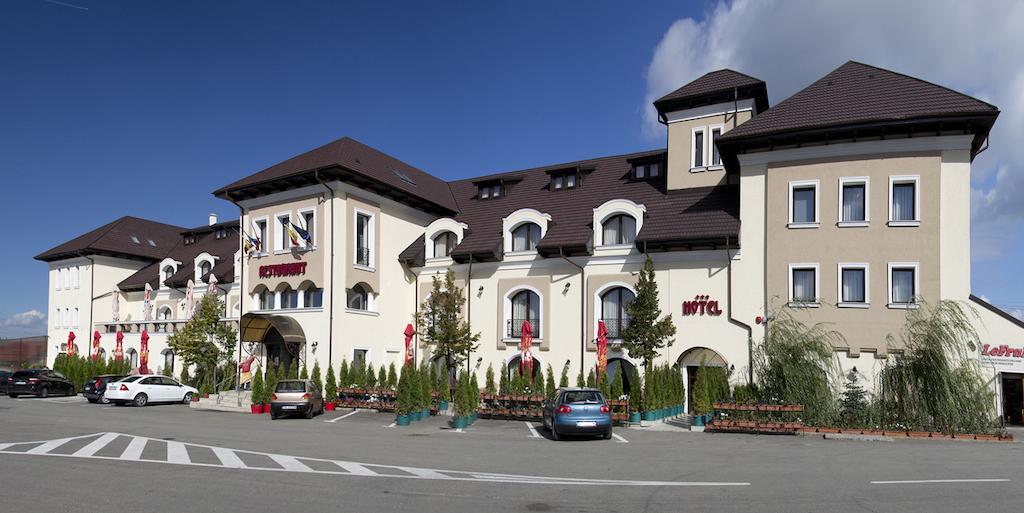 Hanul Domnesc Braşov Buitenkant foto