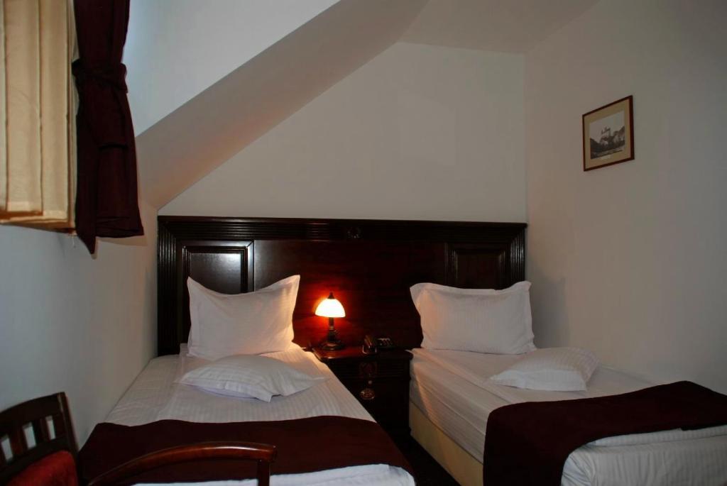 Hanul Domnesc Braşov Kamer foto