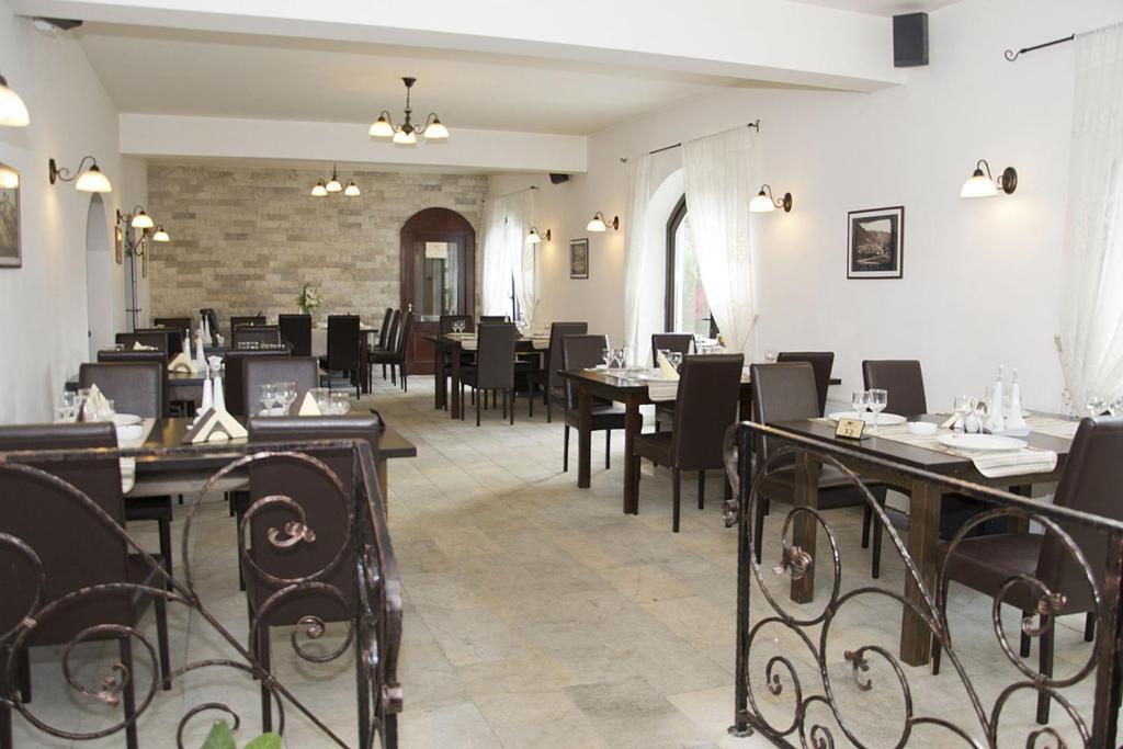Hanul Domnesc Braşov Buitenkant foto